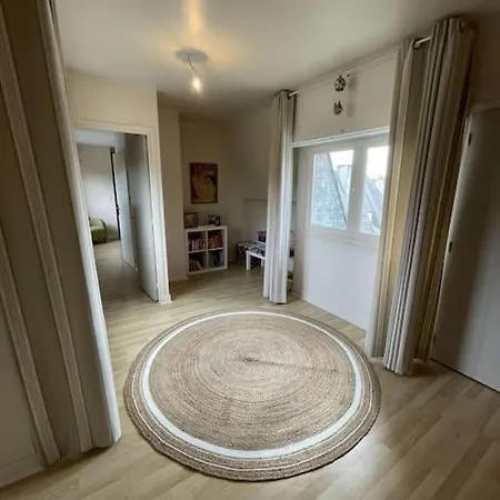 Laroche Grand Duplex Dans Le Centre Historique Avec Garage *